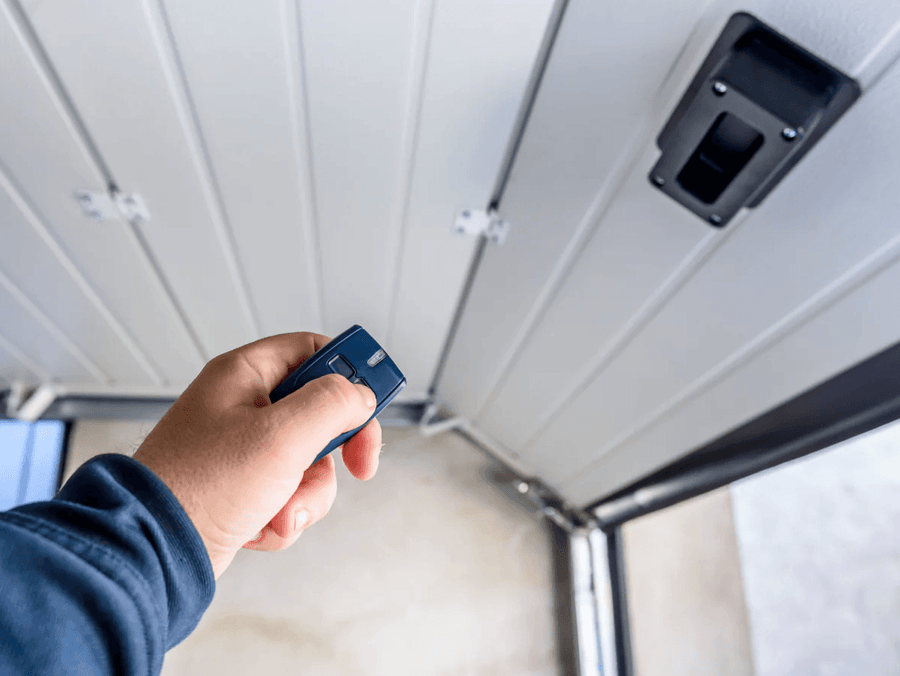Comment programmer une télécommande de porte de garage ?